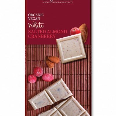 Органско безглутенско бело чоколадо со солени бадеми и брусници  - 60 гр.