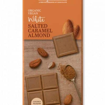 Органско безглутенско бело чоколадо со солена карамела и бадеми - 60 гр.